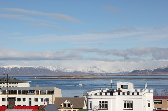widok na ocean w Reykjaviku